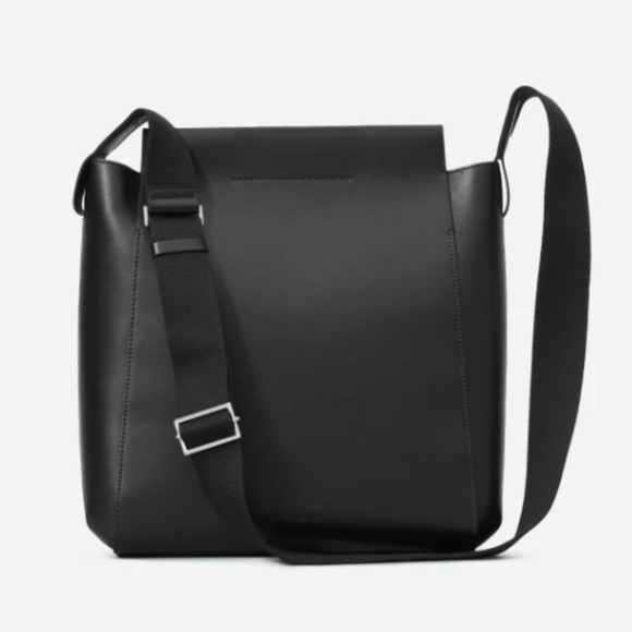 Everlane Handbags - Everlane Form bag - black leather